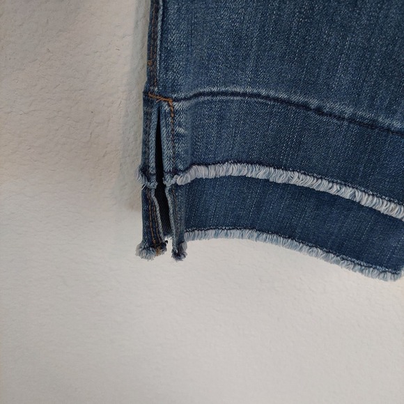 Democracy Ab"solution Mid-Rise Blue Double Layer Fray Hem Cropped Jeans Size 4P - Picture 3 of 10